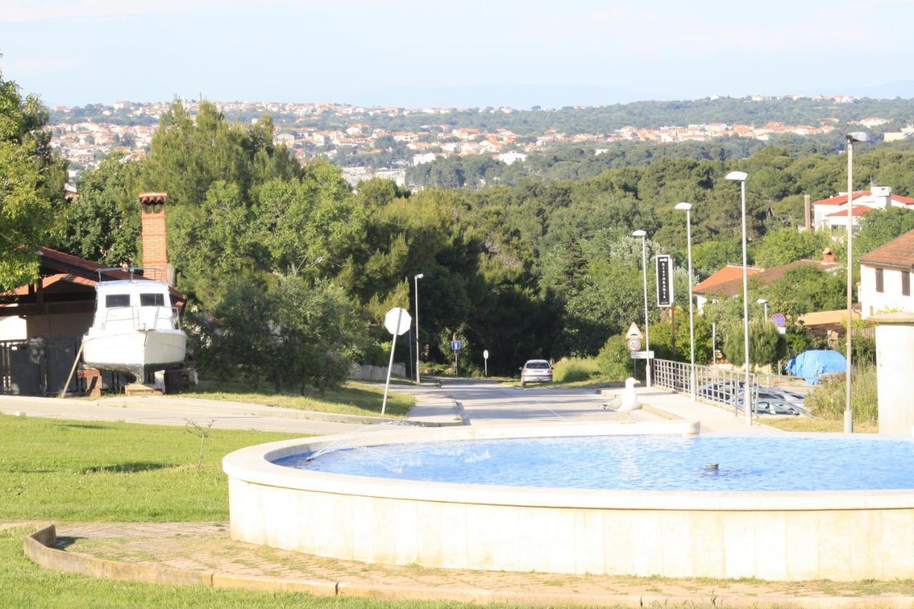 Holiday Home Radmila Premantura Luaran gambar